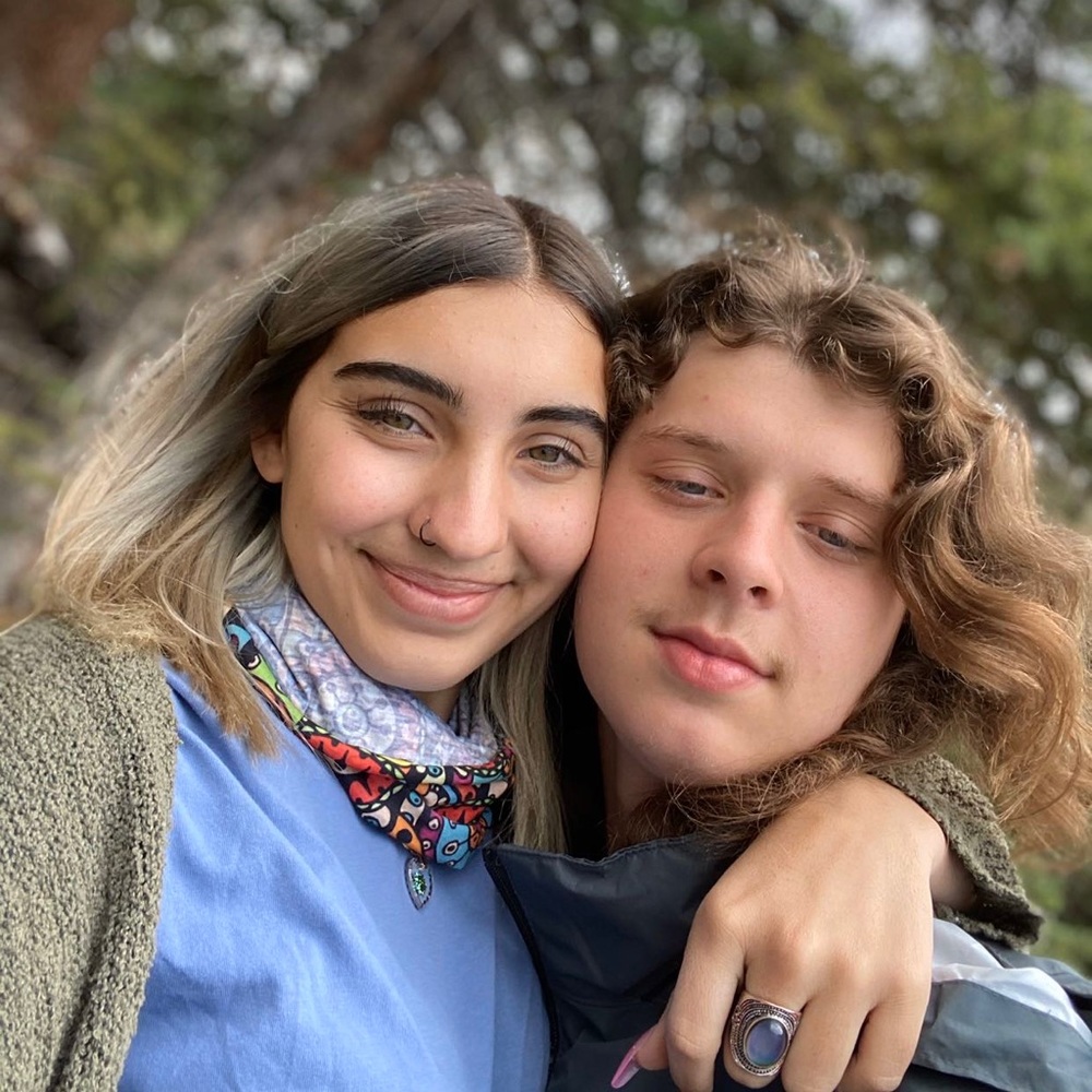 Meet your Posher, Hallie